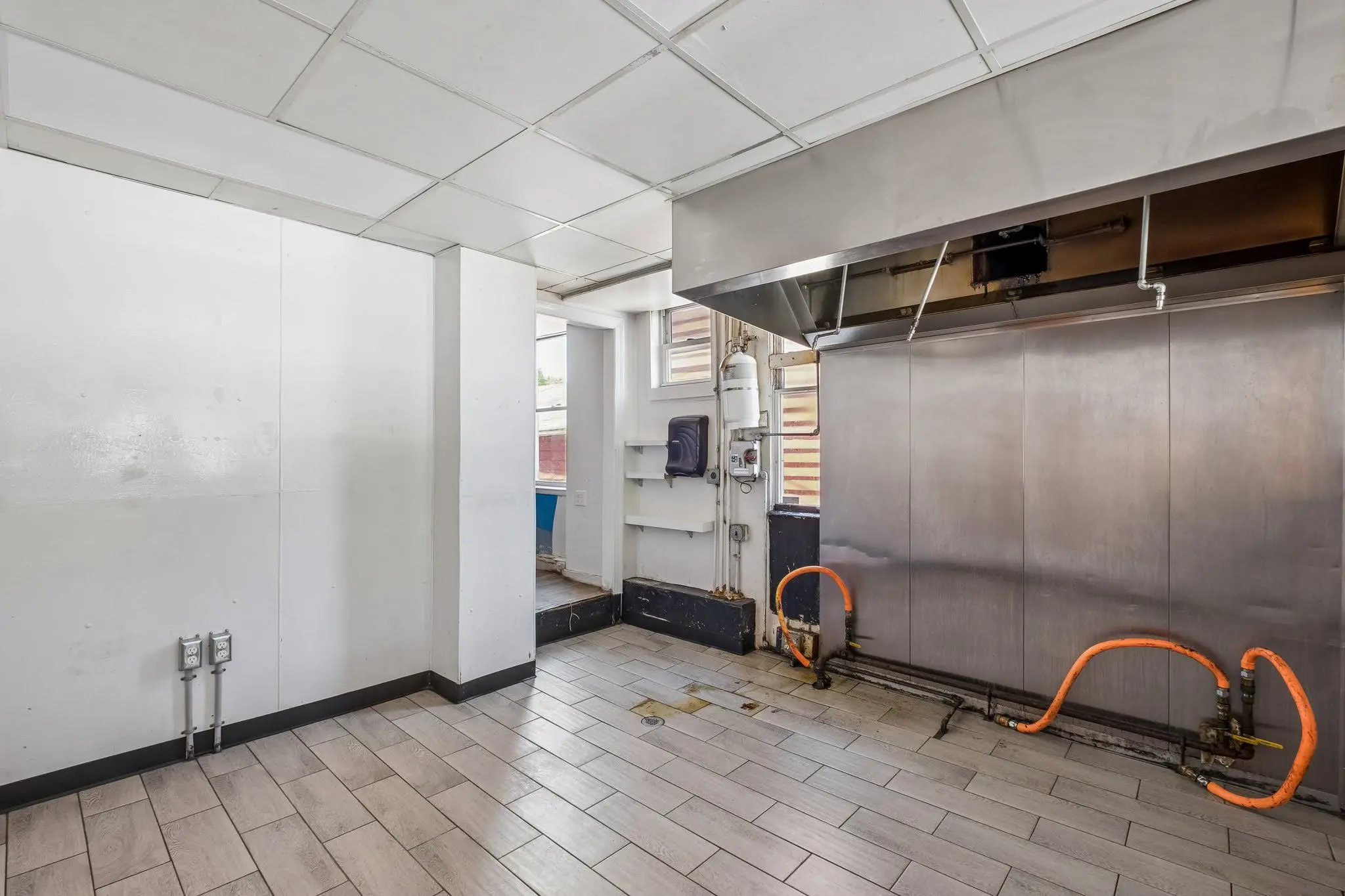 Commercial kitchen
